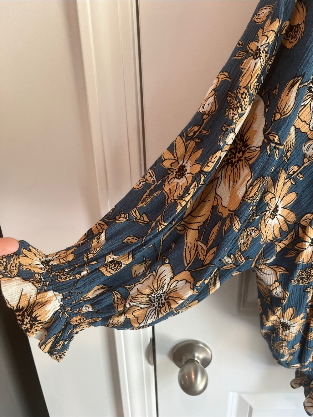 Easel Women's Blue Floral Peasant Blouse with Smocked Hem - Picture 4 of 5